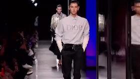 帅哥走秀视频,帅哥走秀，时尚盛宴视觉盛宴